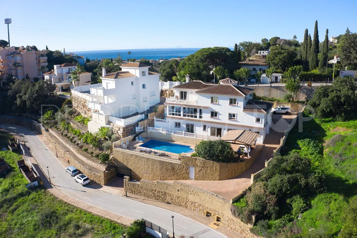 Villa for sale in Elviria with 8 bedrooms