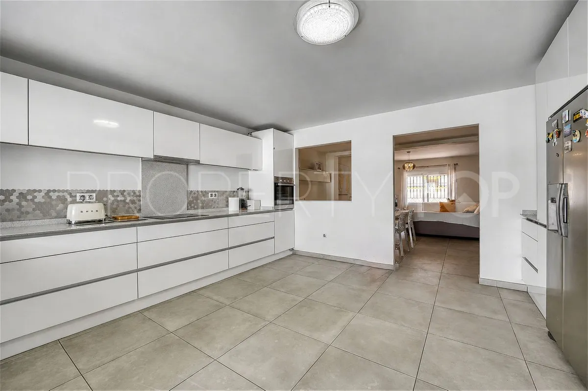 For sale town house in Casares