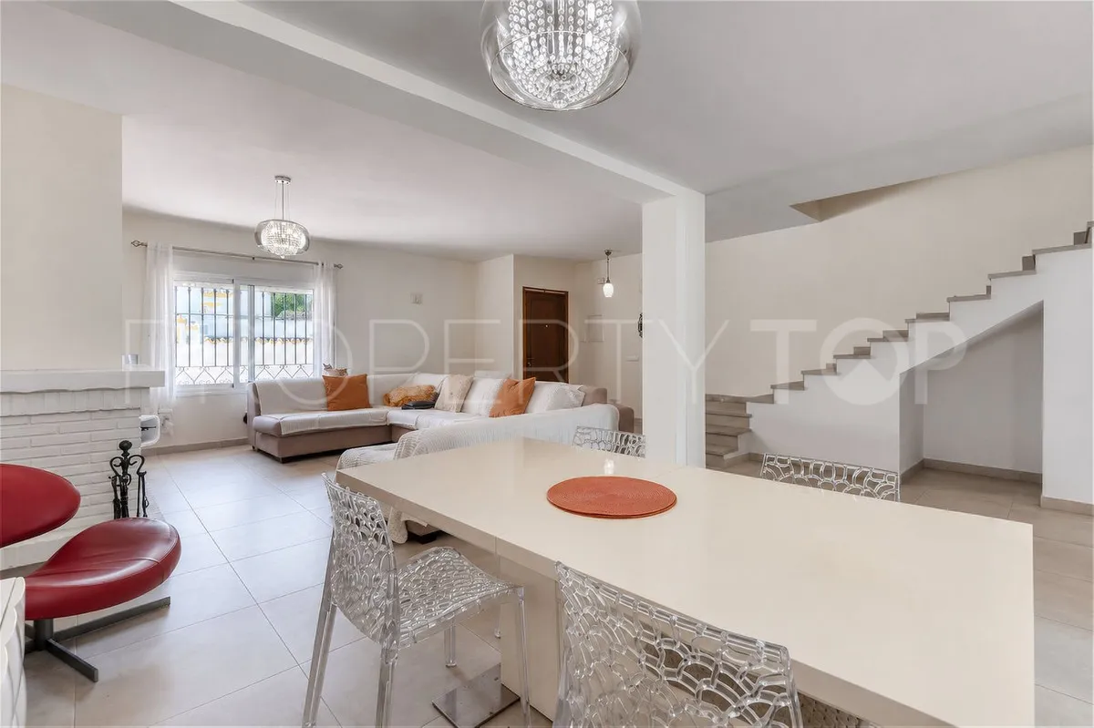 For sale town house in Casares