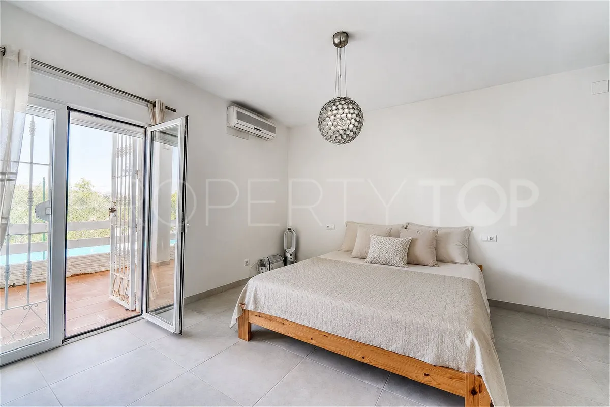 For sale town house in Casares