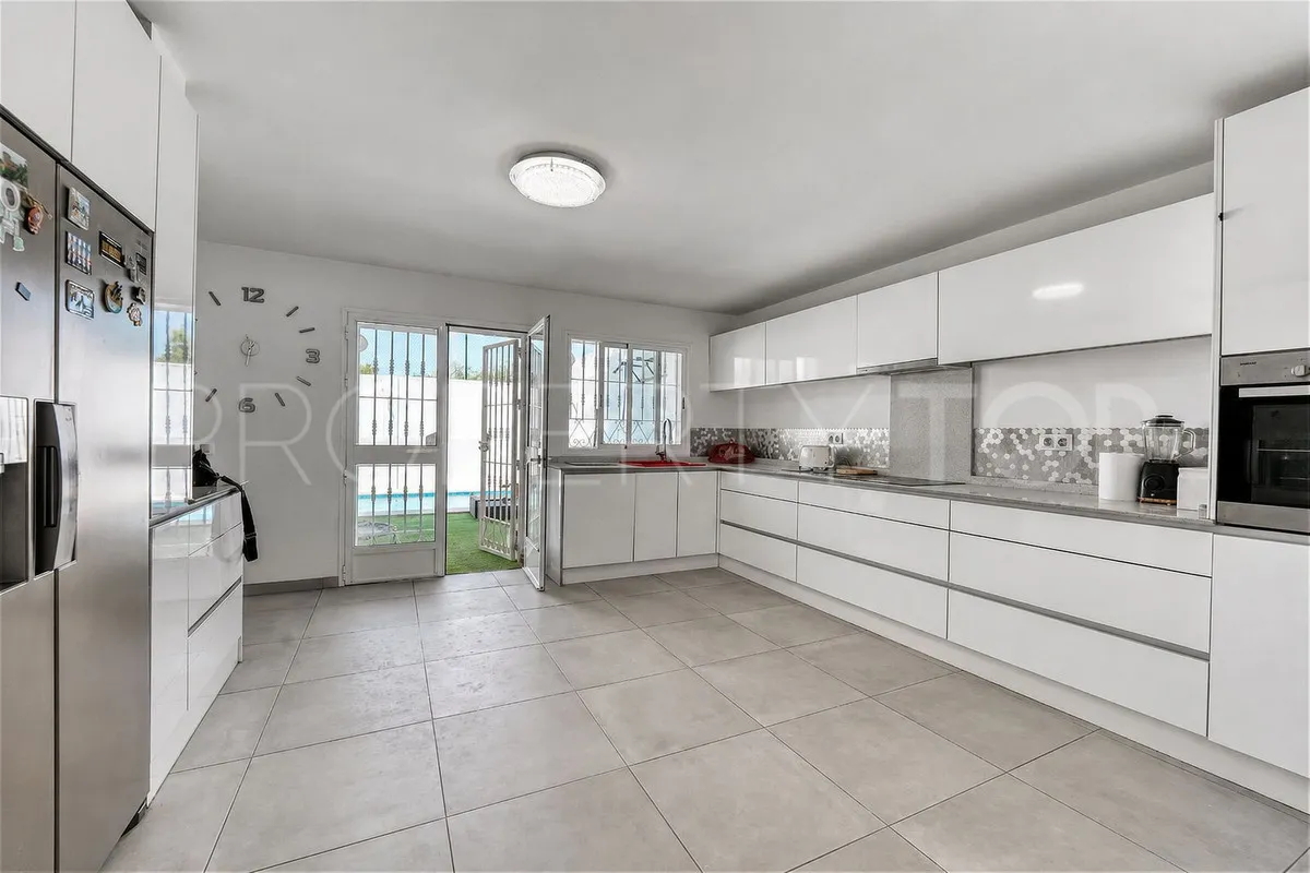 For sale town house in Casares