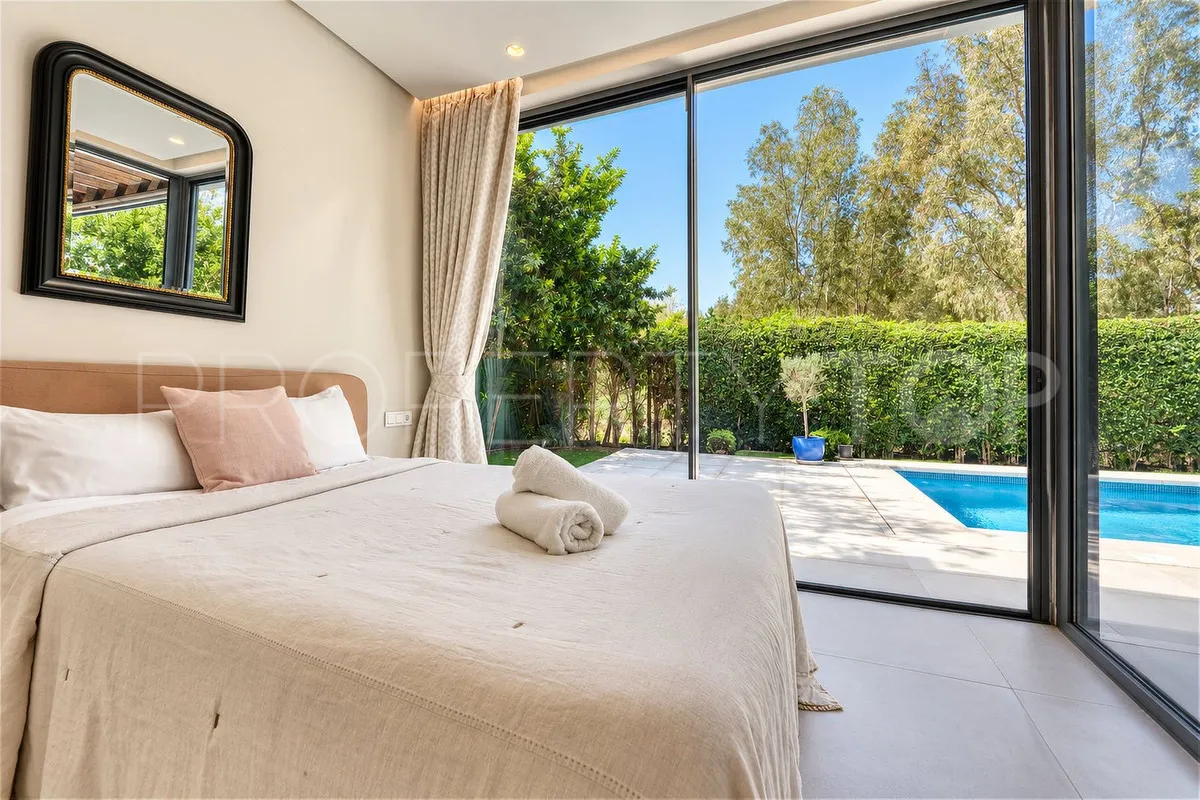 Estepona, villa de 4 dormitorios en venta
