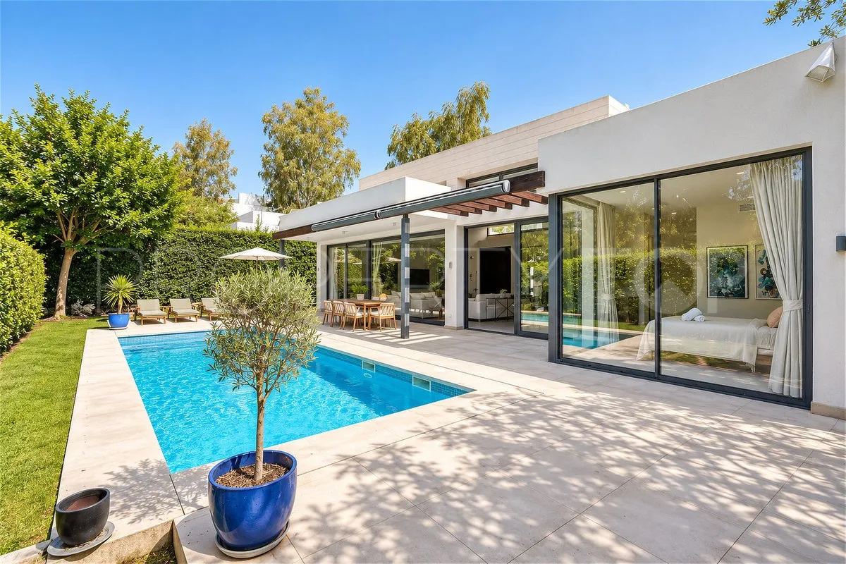 Estepona, villa de 4 dormitorios en venta