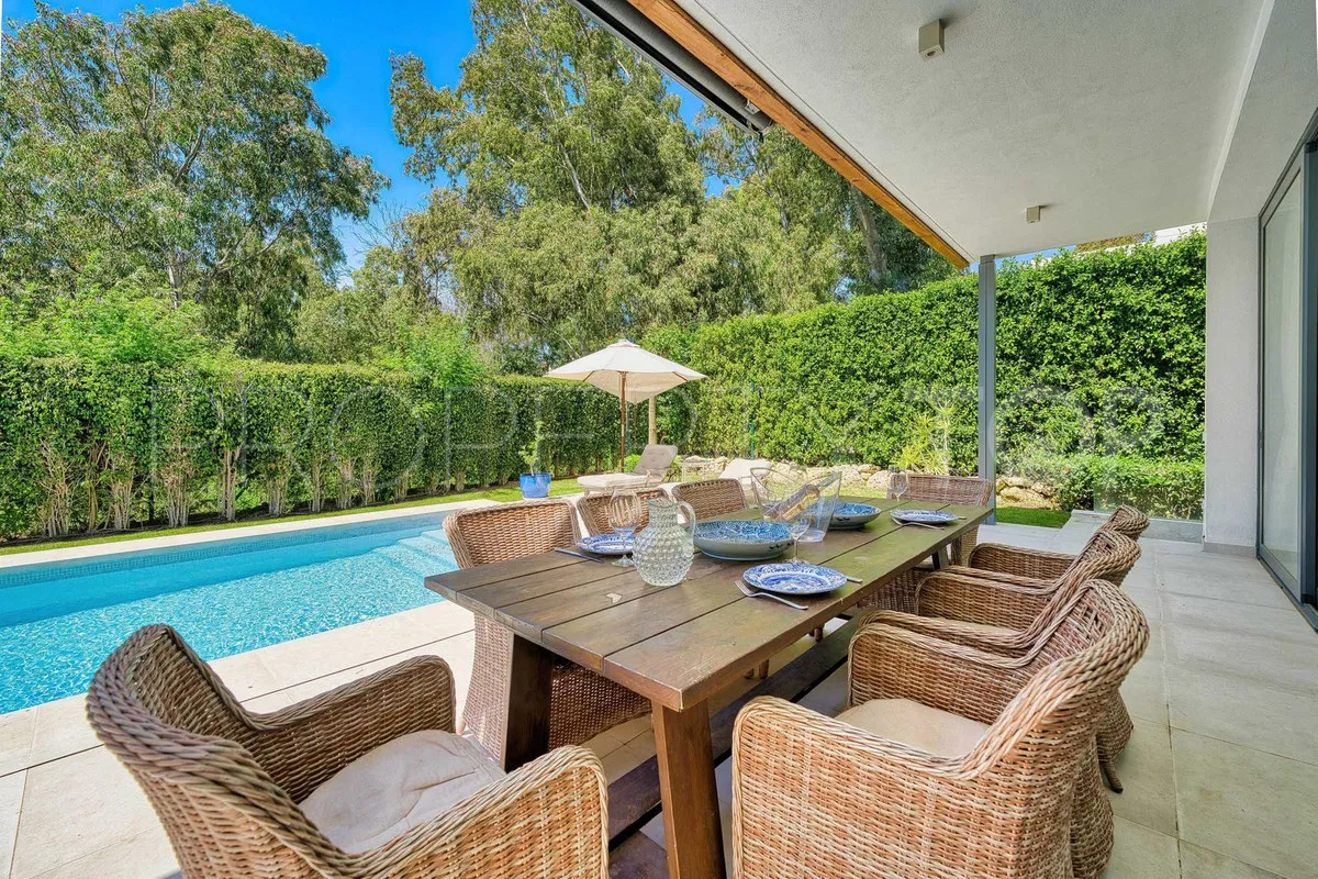 Estepona, villa de 4 dormitorios en venta