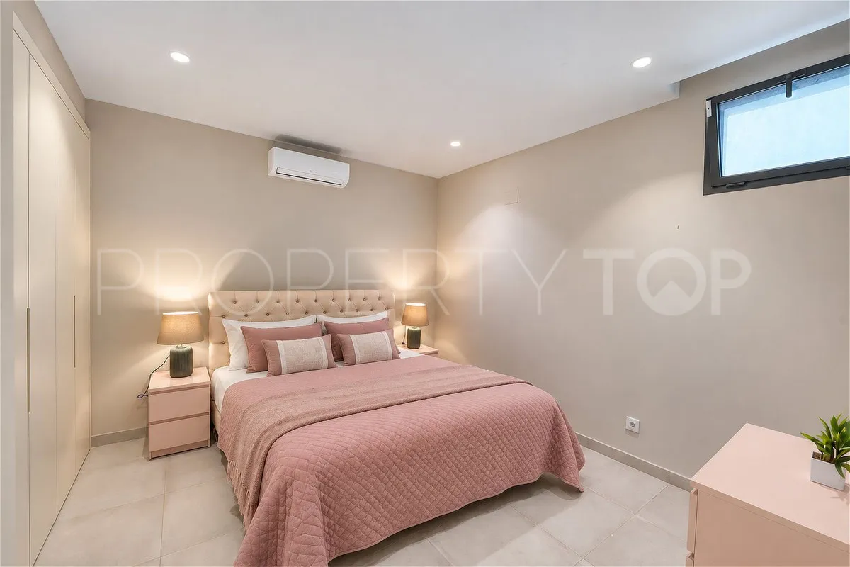 Estepona, villa de 4 dormitorios en venta