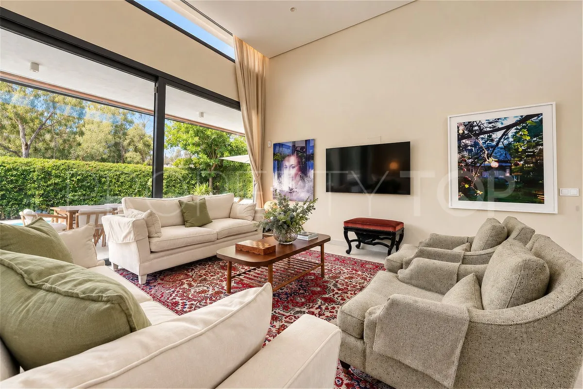 Estepona, villa de 4 dormitorios en venta