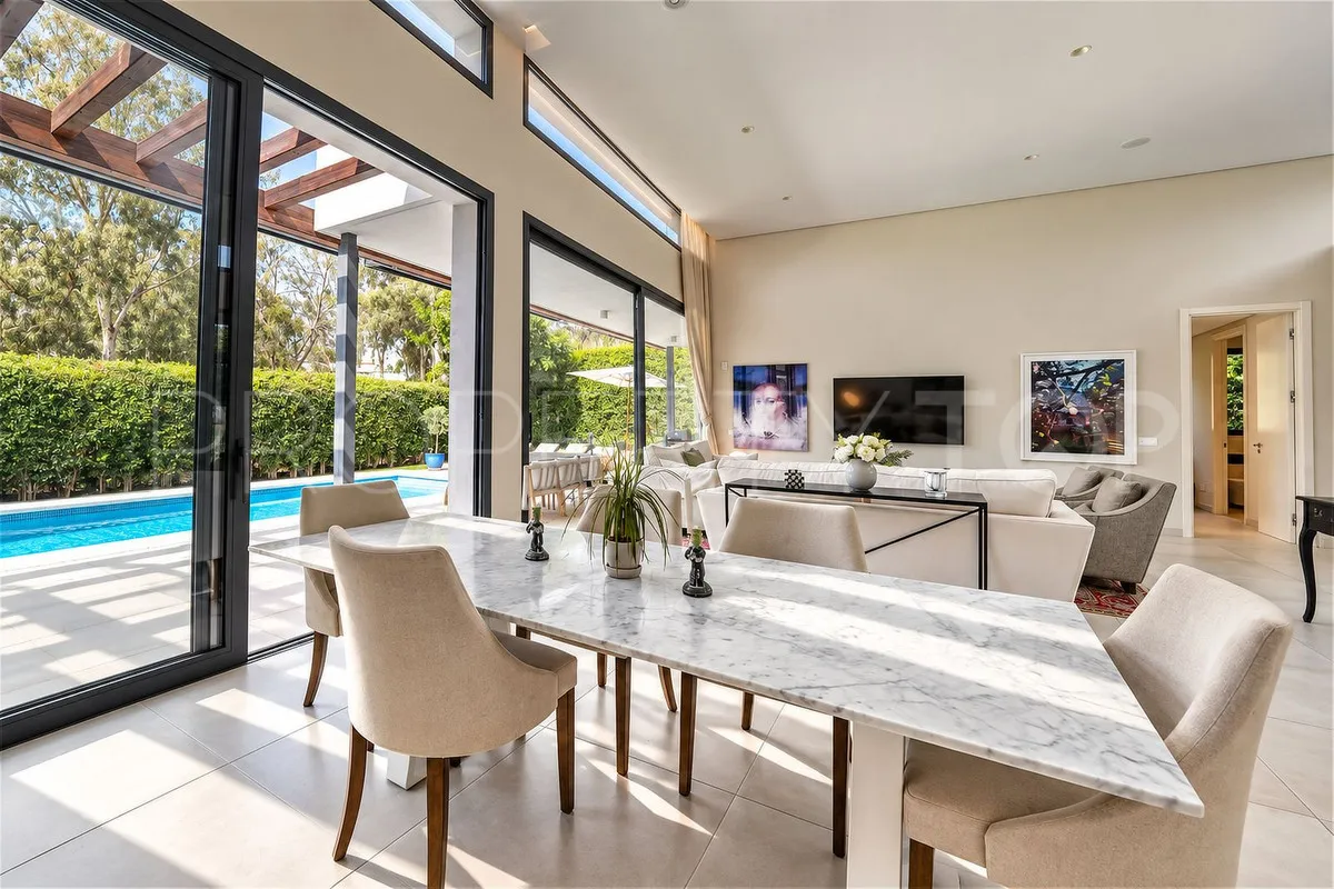 Estepona, villa de 4 dormitorios en venta