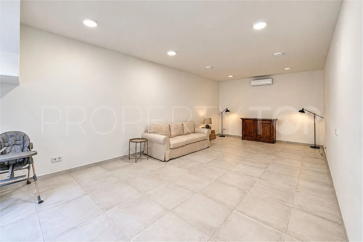 Estepona, villa de 4 dormitorios en venta