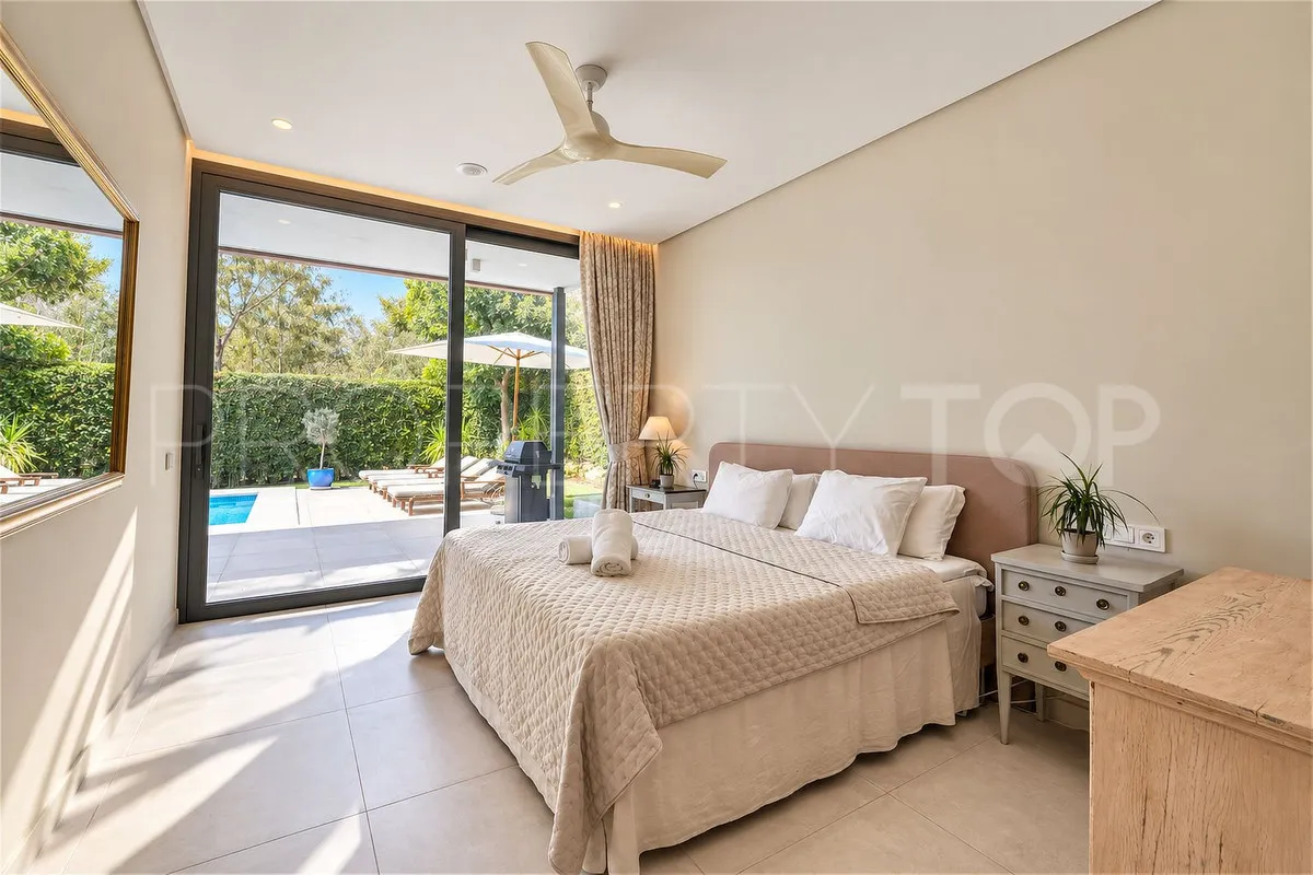 Estepona, villa de 4 dormitorios en venta