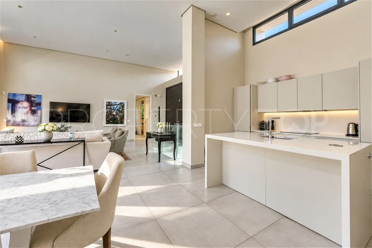 Estepona, villa de 4 dormitorios en venta