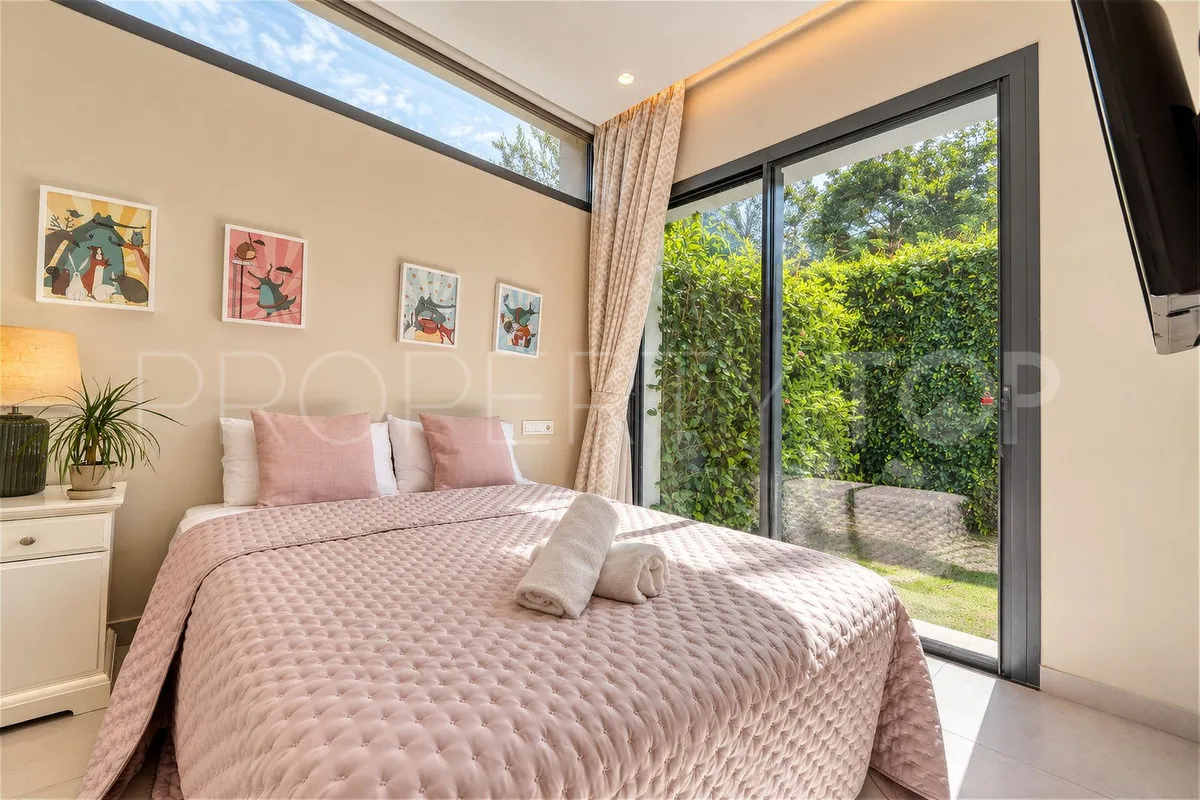 Estepona, villa de 4 dormitorios en venta