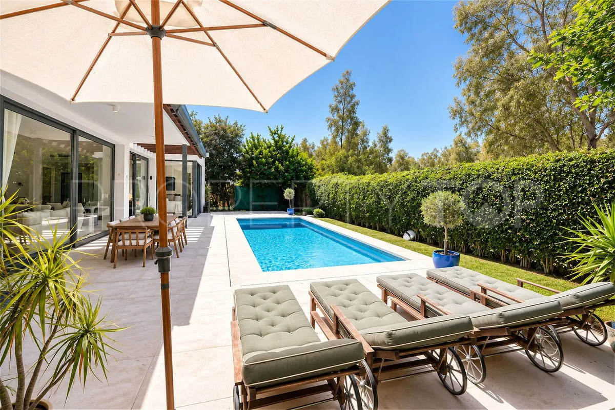 Estepona, villa de 4 dormitorios en venta