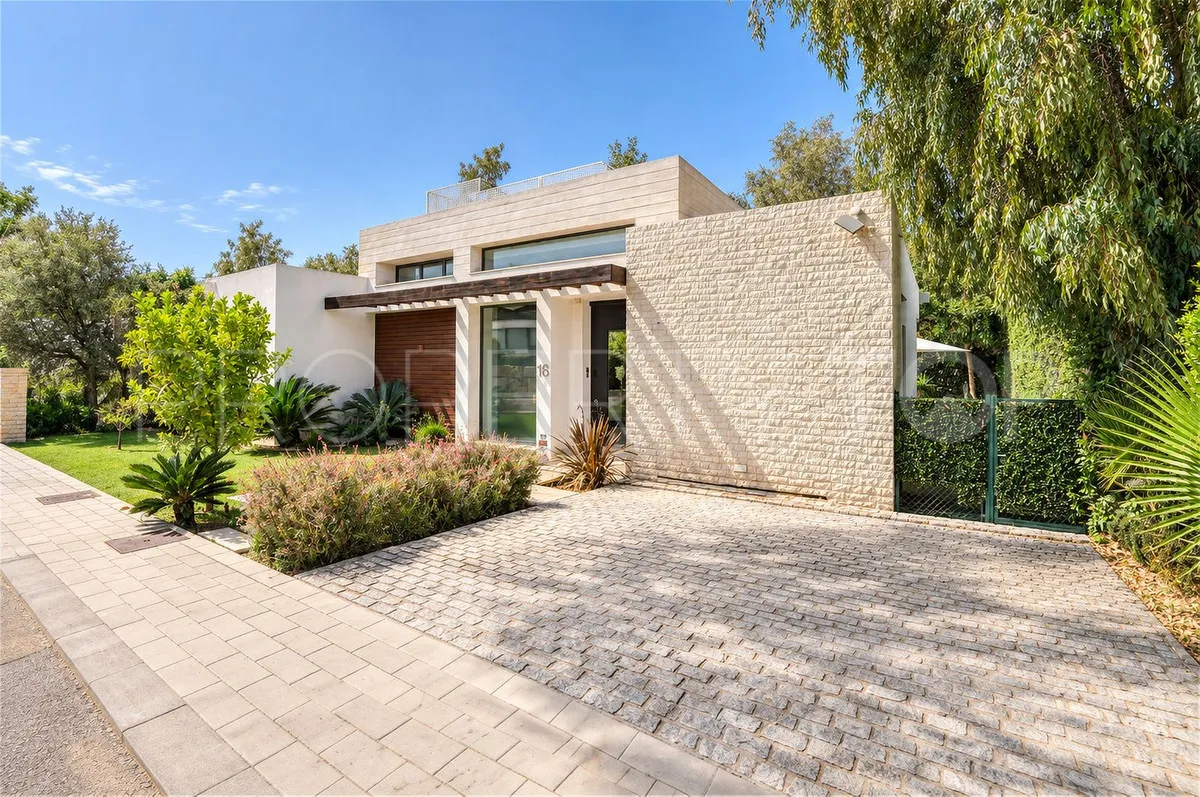 Estepona, villa de 4 dormitorios en venta