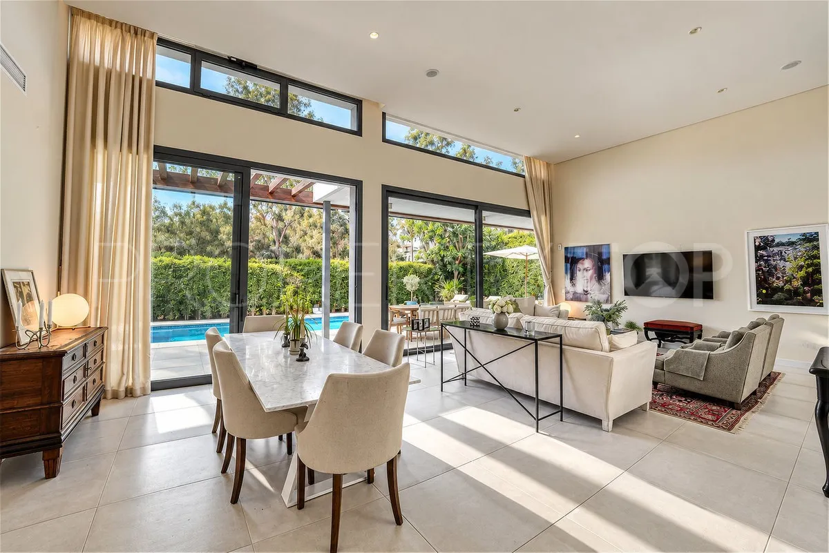Estepona, villa de 4 dormitorios en venta