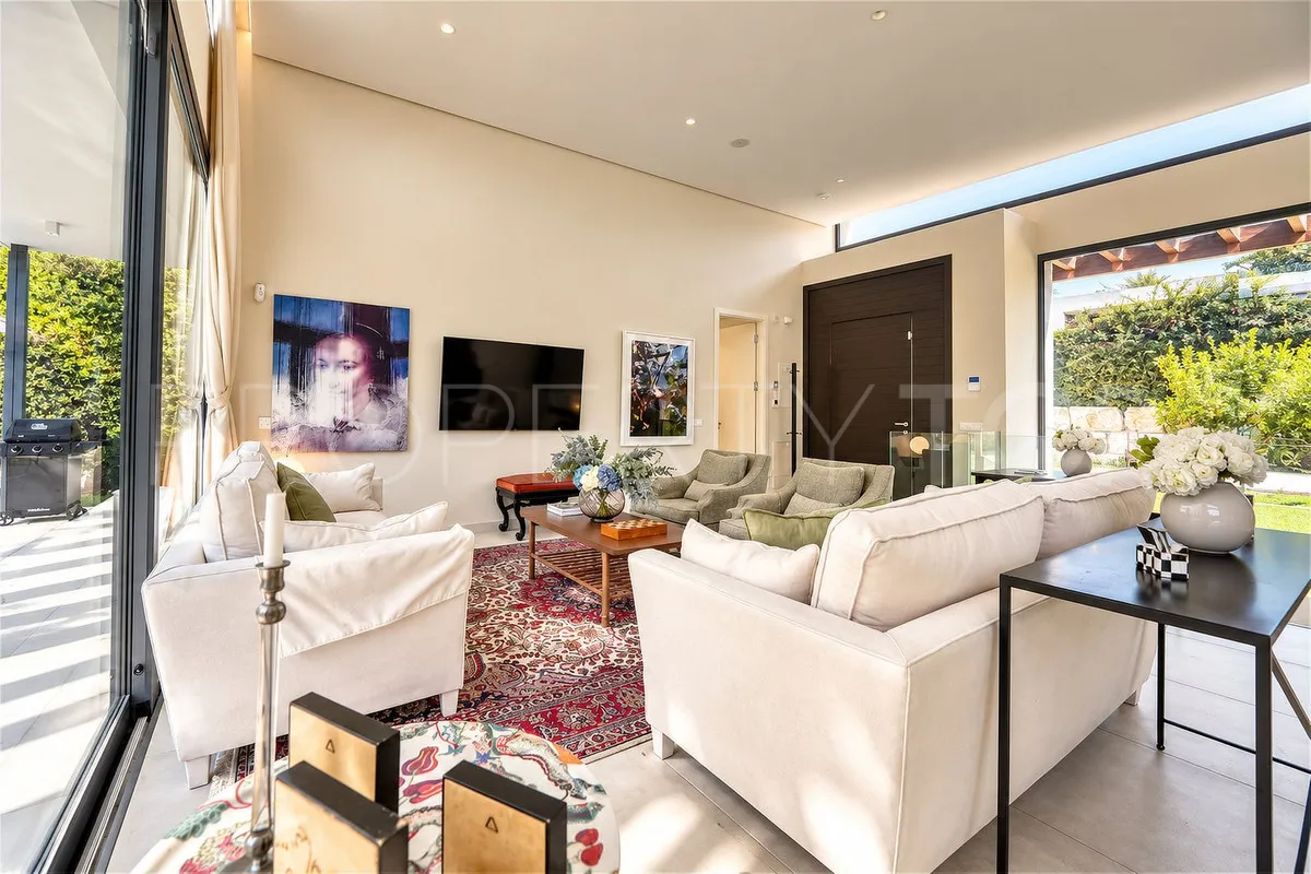 Estepona, villa de 4 dormitorios en venta