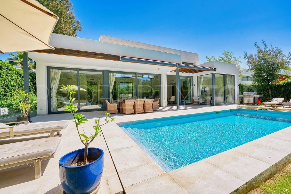 Estepona, villa de 4 dormitorios en venta