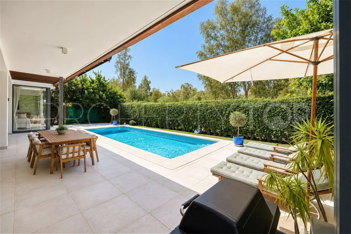 Estepona, villa de 4 dormitorios en venta