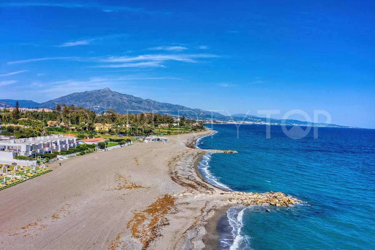 Estepona, villa de 4 dormitorios en venta