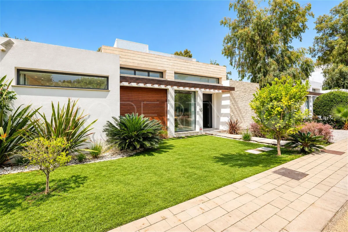Estepona, villa de 4 dormitorios en venta