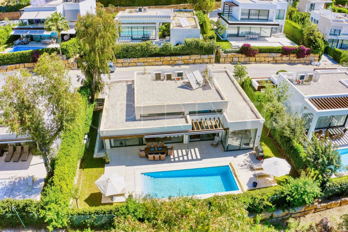 Estepona, villa de 4 dormitorios en venta