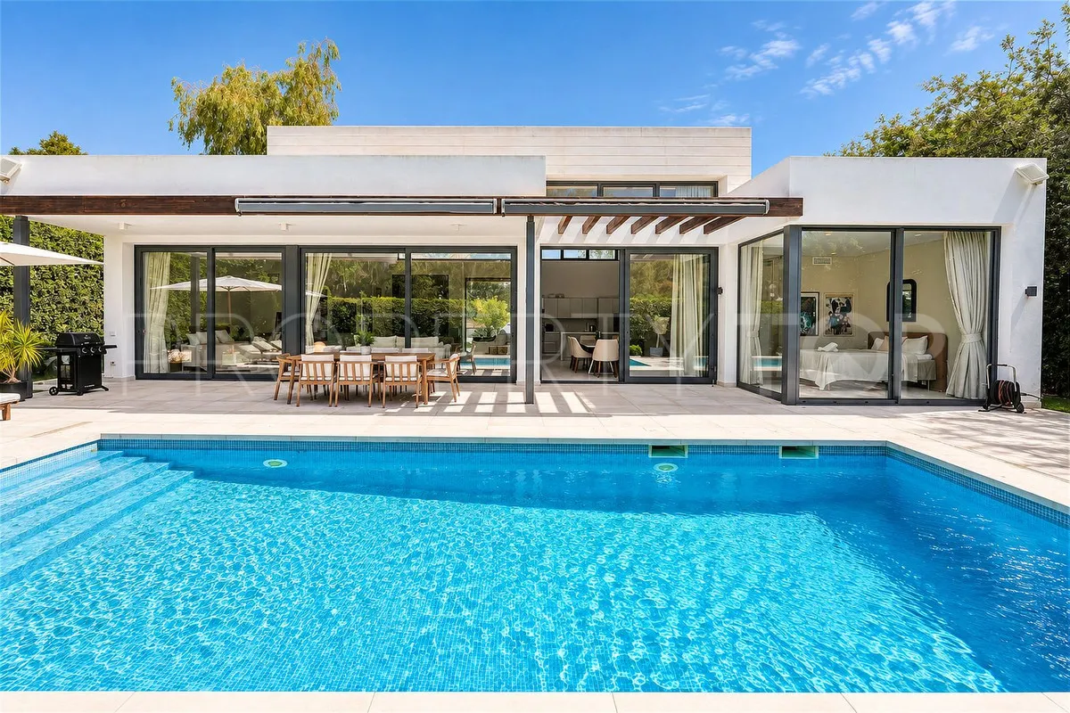Estepona, villa de 4 dormitorios en venta