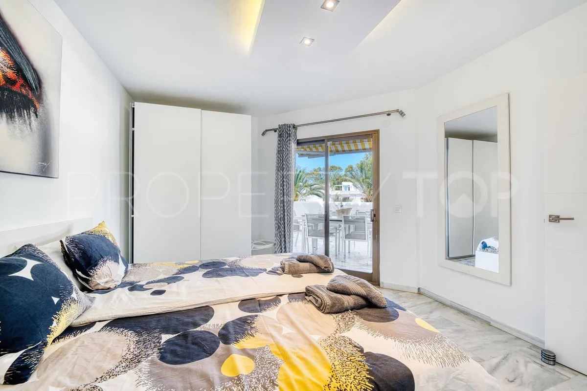Penthouse with 5 bedrooms for sale in Elviria