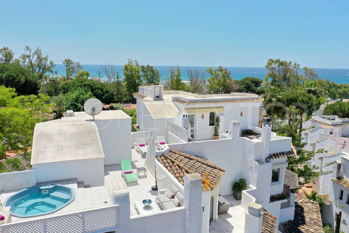 Penthouse with 5 bedrooms for sale in Elviria