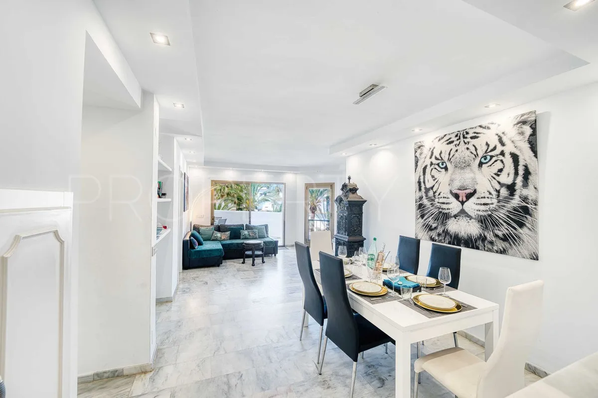 Penthouse with 5 bedrooms for sale in Elviria