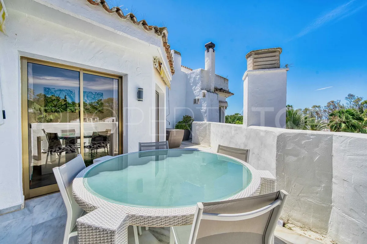 Penthouse with 5 bedrooms for sale in Elviria