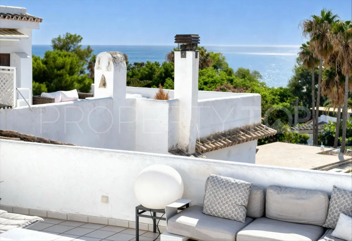 Penthouse with 5 bedrooms for sale in Elviria