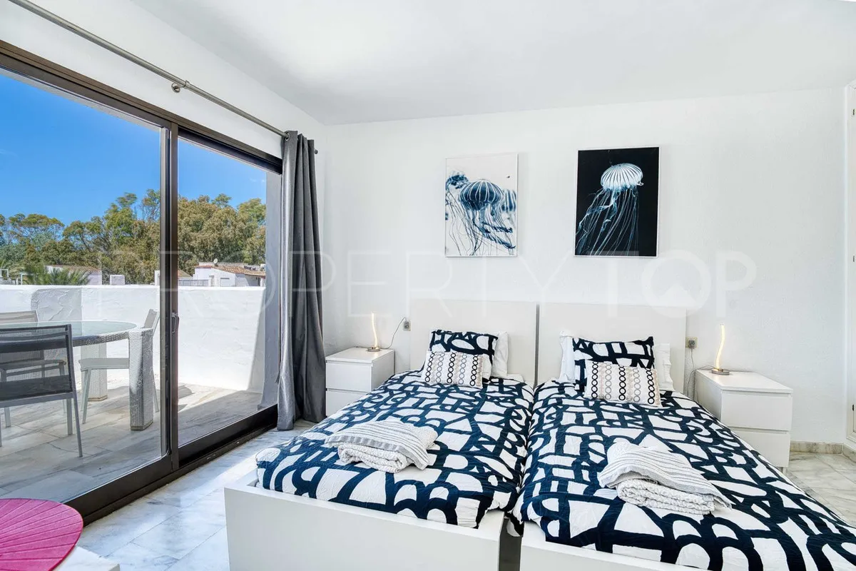Penthouse with 5 bedrooms for sale in Elviria