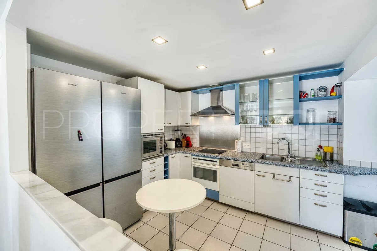 Penthouse with 5 bedrooms for sale in Elviria