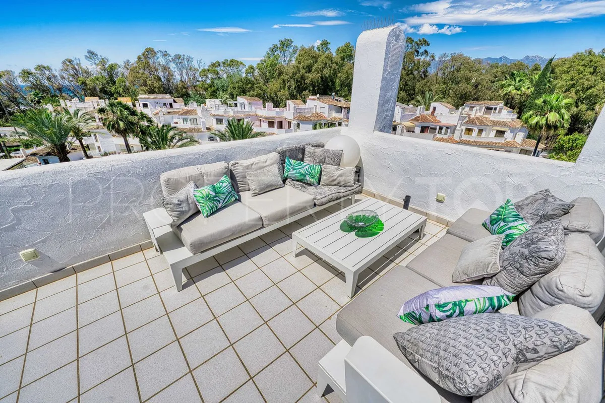 Penthouse with 5 bedrooms for sale in Elviria