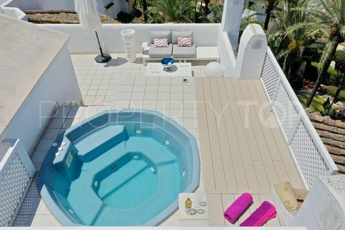 Penthouse with 5 bedrooms for sale in Elviria