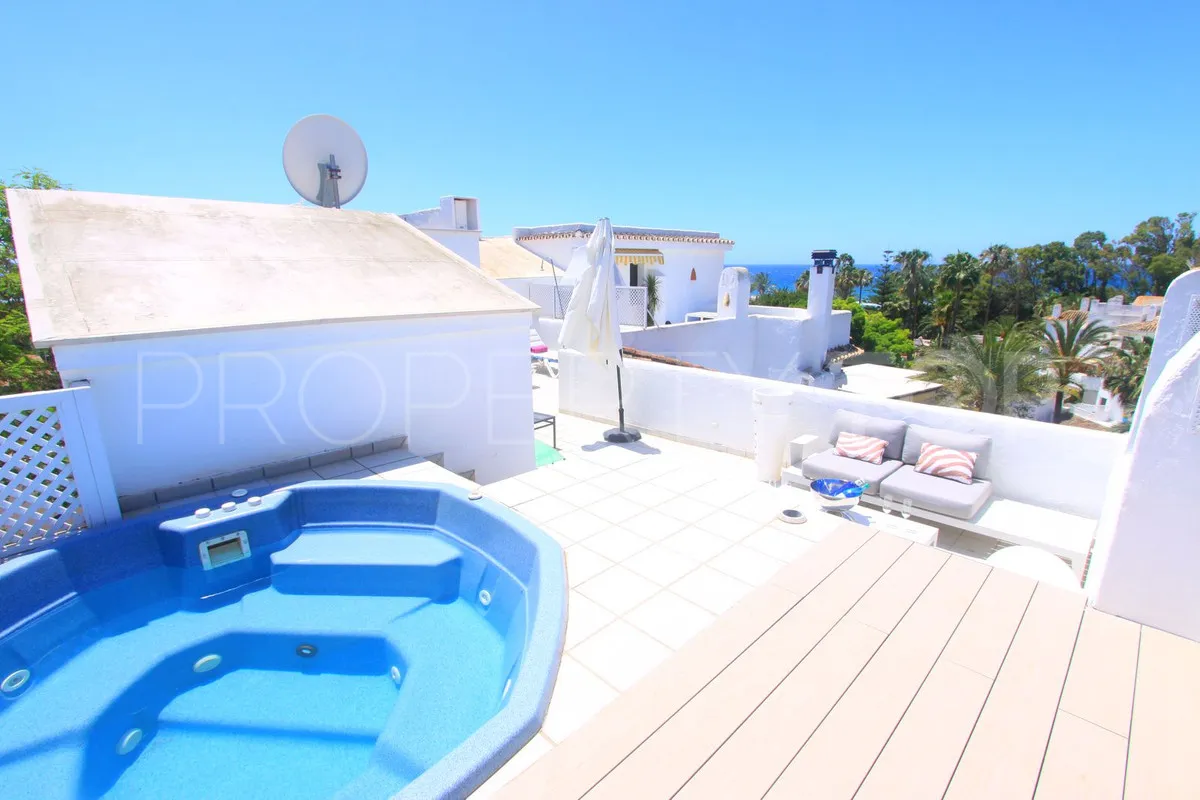 Penthouse with 5 bedrooms for sale in Elviria