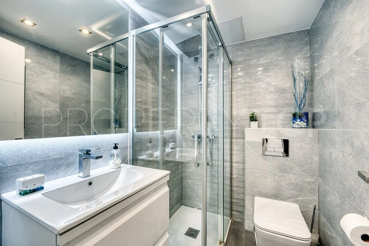 Penthouse with 5 bedrooms for sale in Elviria