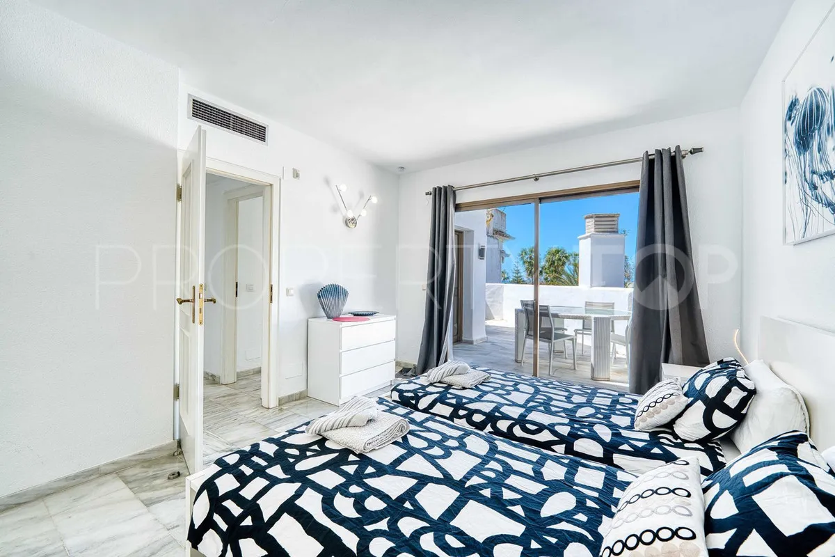 Penthouse with 5 bedrooms for sale in Elviria