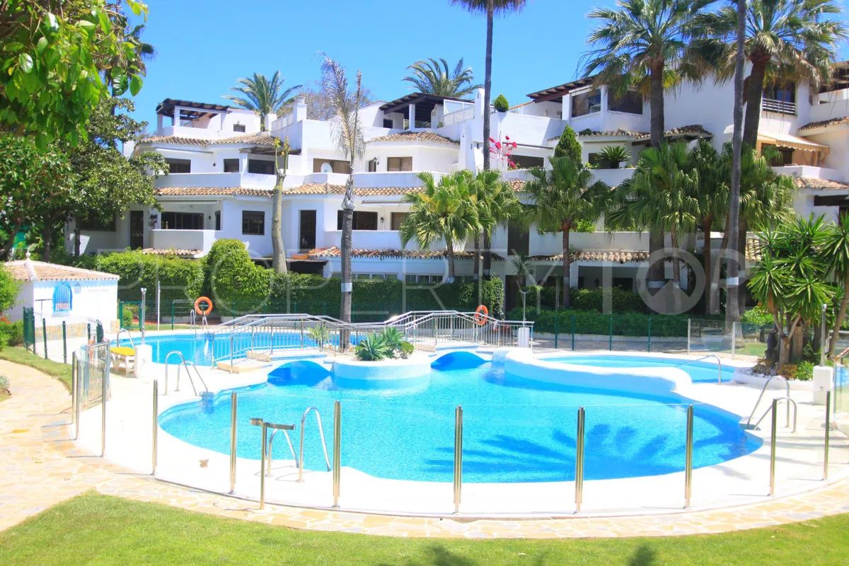 Penthouse with 5 bedrooms for sale in Elviria
