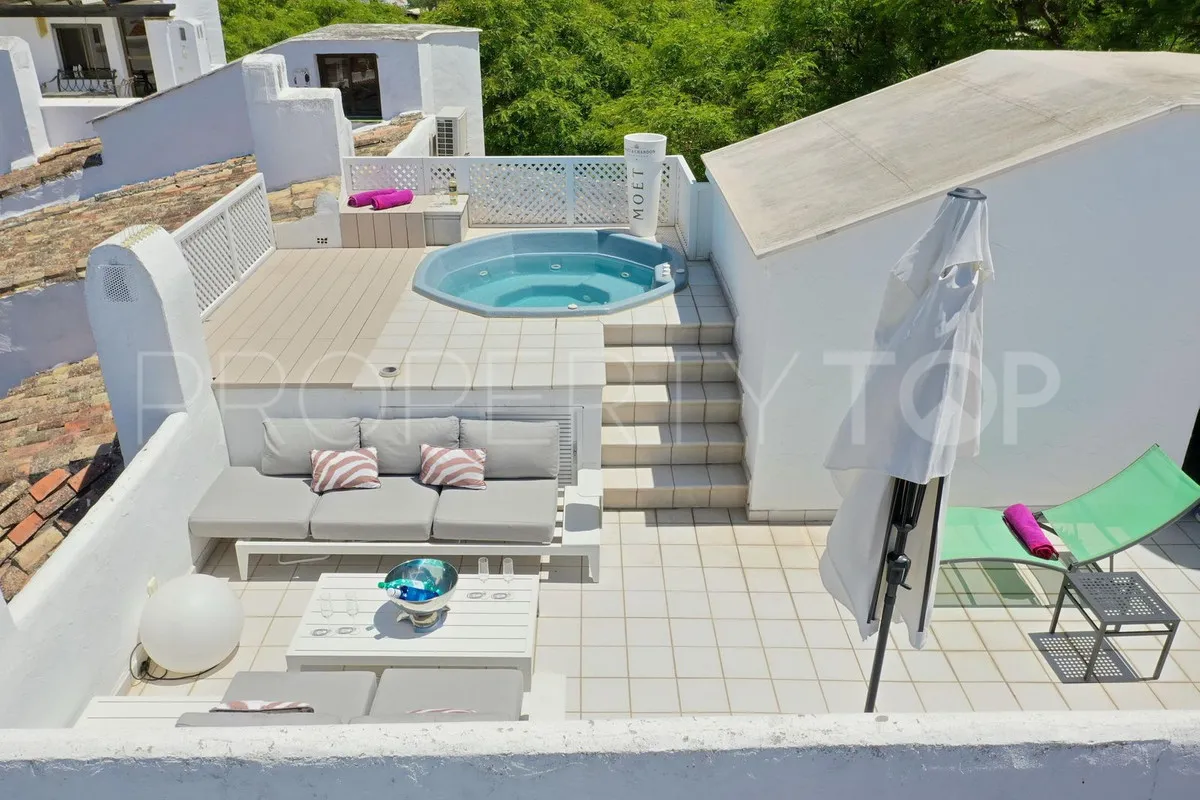 Penthouse with 5 bedrooms for sale in Elviria
