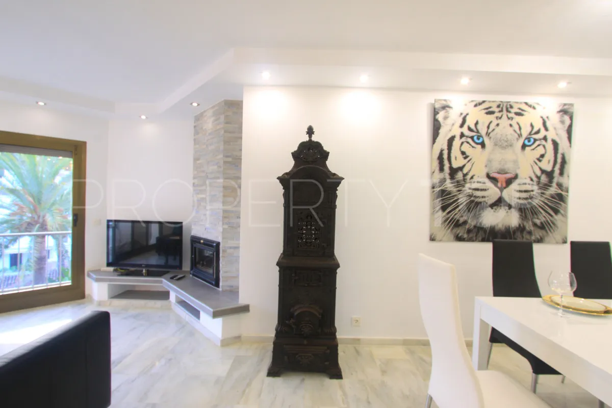 Penthouse with 5 bedrooms for sale in Elviria