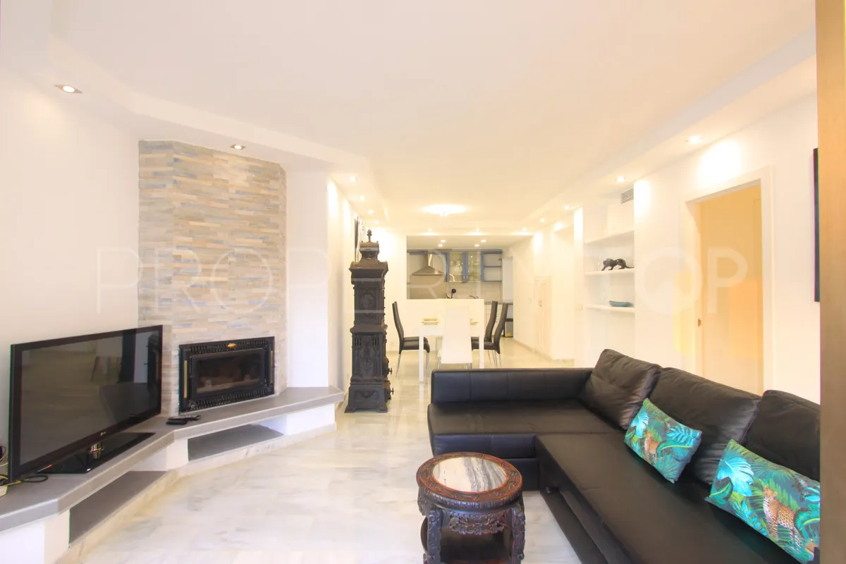 Penthouse with 5 bedrooms for sale in Elviria