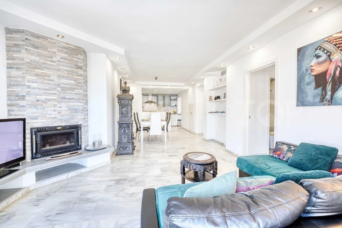 Penthouse with 5 bedrooms for sale in Elviria