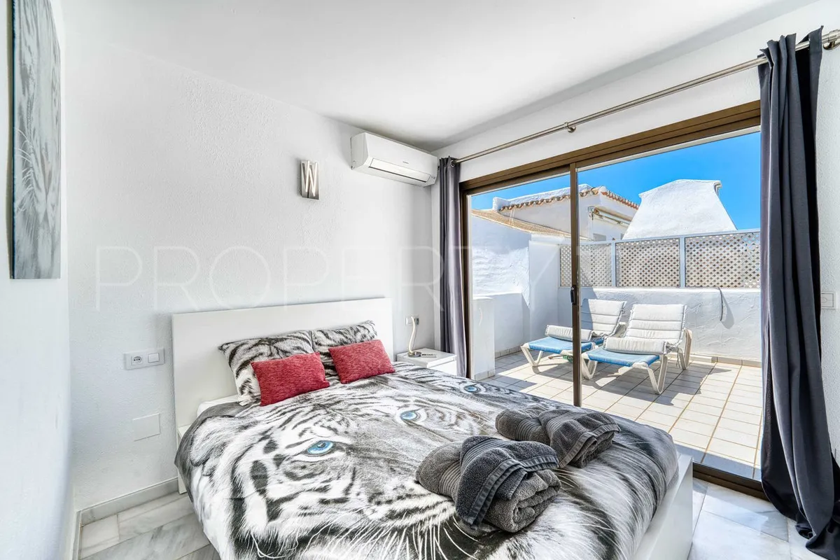 Penthouse with 5 bedrooms for sale in Elviria
