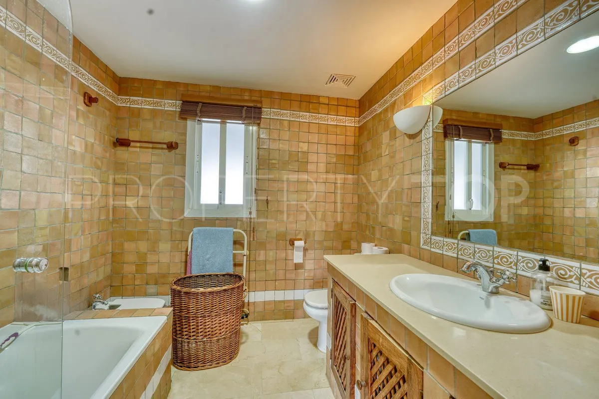 For sale villa with 5 bedrooms in Sotogrande