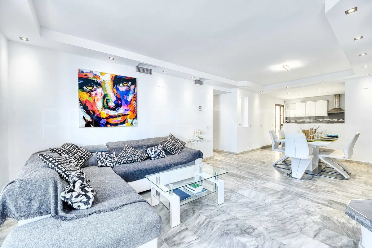Comprar apartamento de 2 dormitorios en Elviria