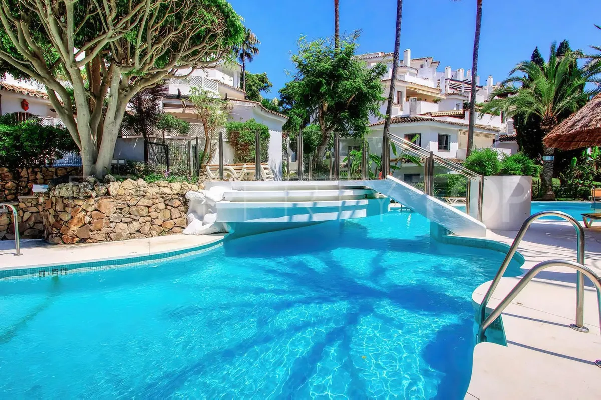 Comprar apartamento de 2 dormitorios en Elviria