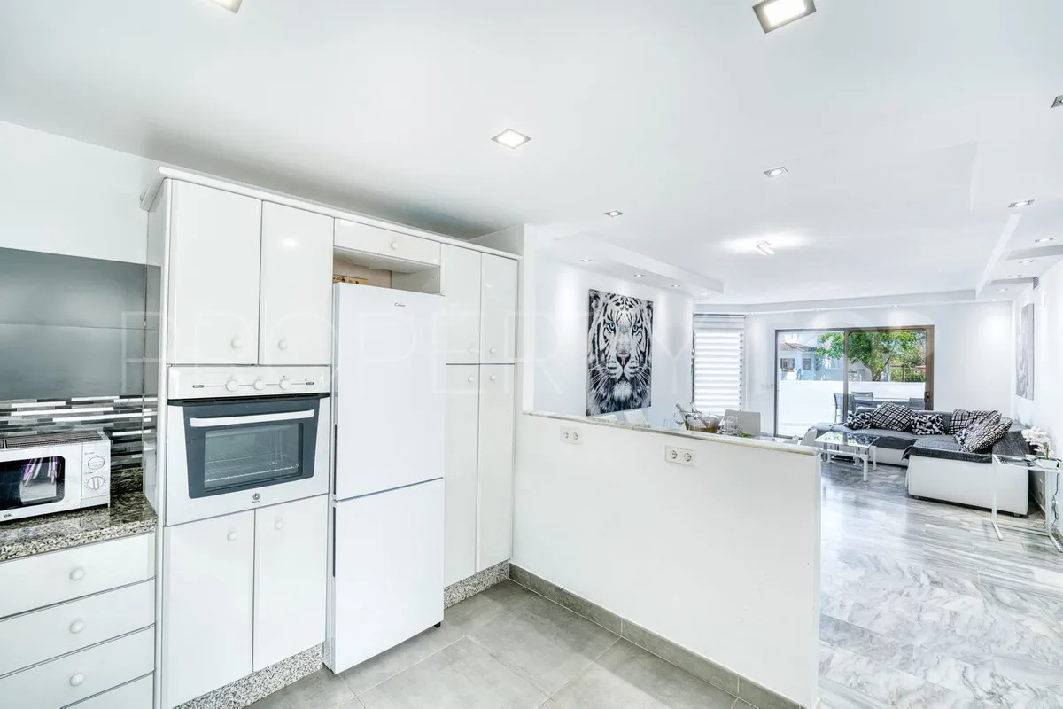 Comprar apartamento de 2 dormitorios en Elviria