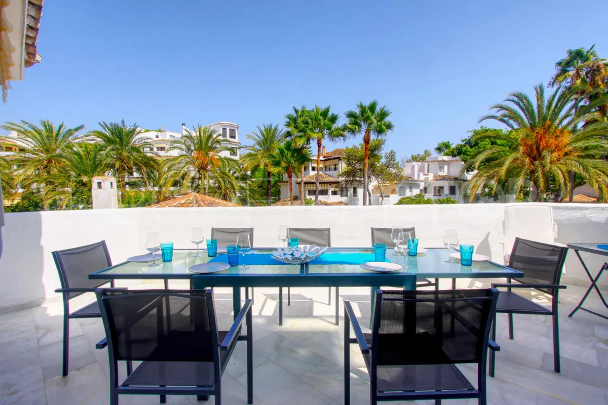 Comprar apartamento de 2 dormitorios en Elviria