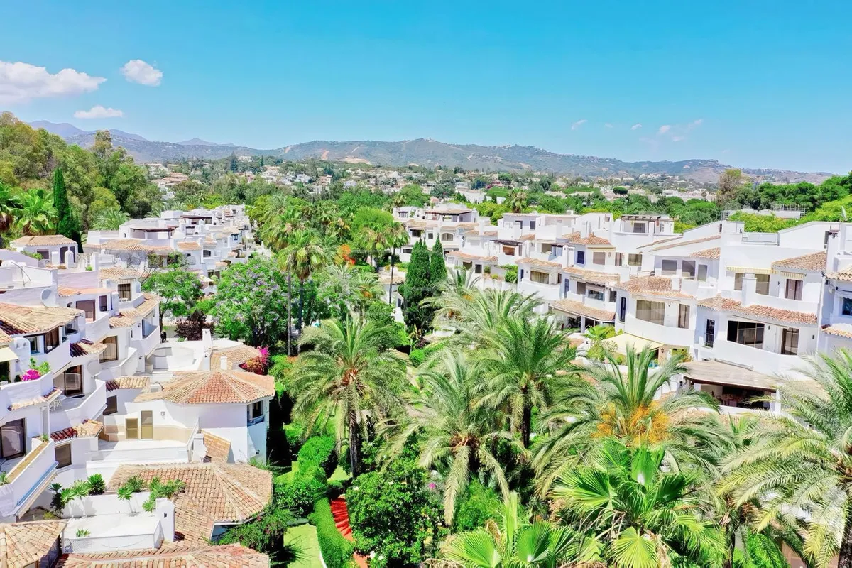 Comprar apartamento de 2 dormitorios en Elviria