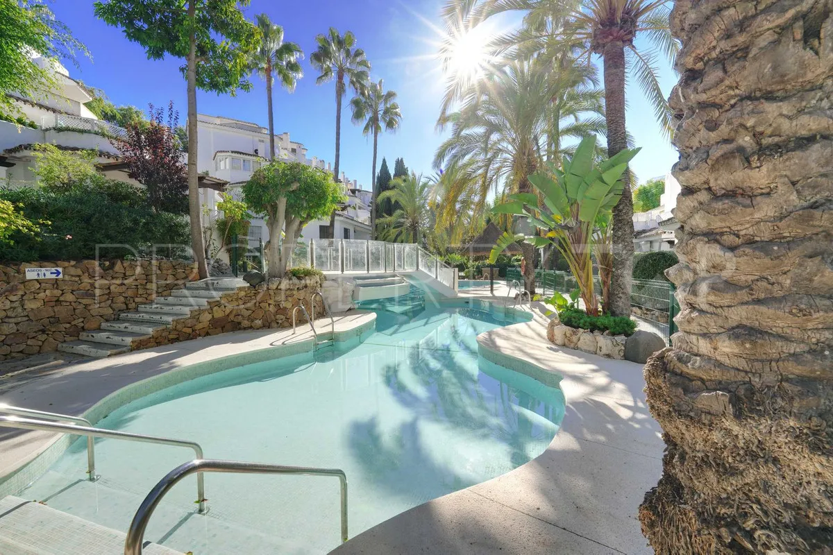 Comprar apartamento de 2 dormitorios en Elviria